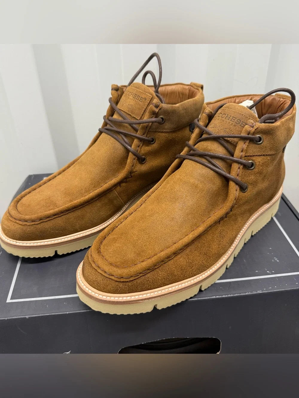 Lucchese Shoes Men’s Suede Vibram Vi-Lite Eye Chukka Size 11.5 Cognac NIB